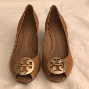 Tory Burch Sally peep toe wedge in camel size 7.5